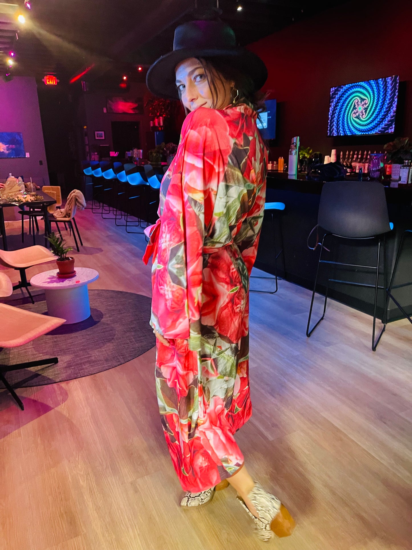 Roses Are Red | Classic Kimono
