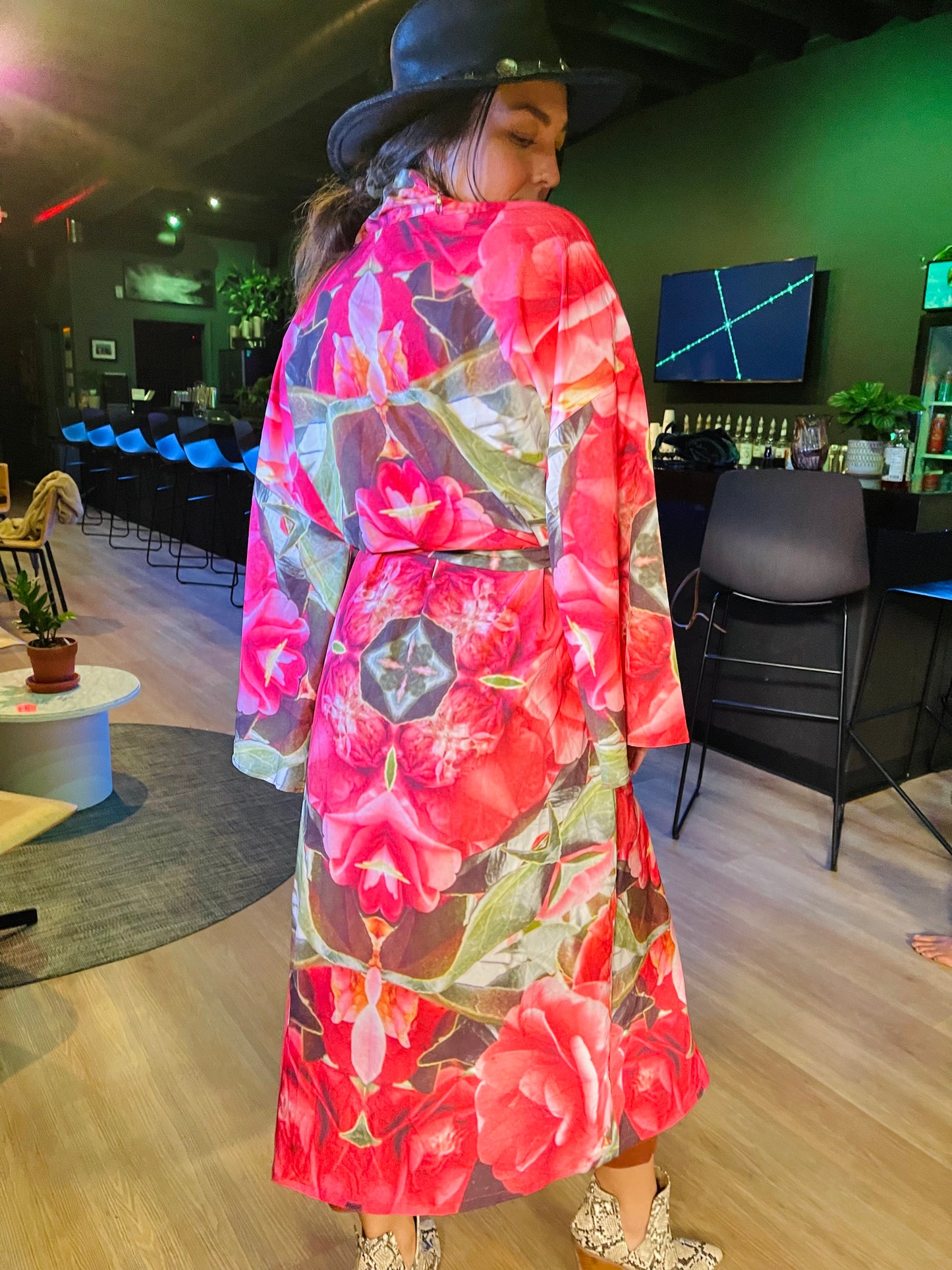 Roses Are Red | Classic Kimono